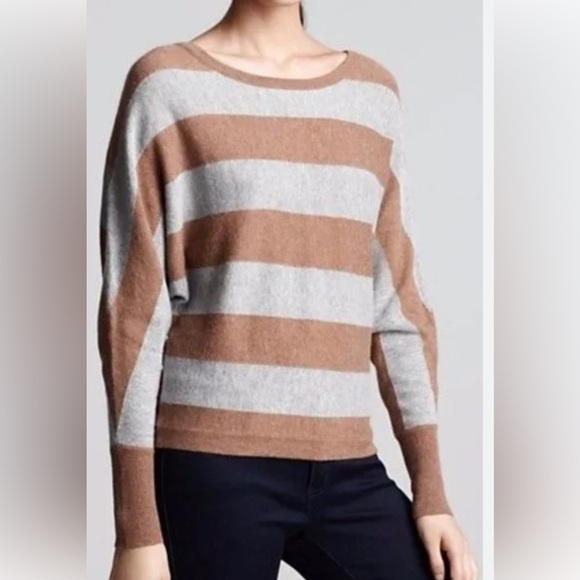 BCBG super soft and sexy small sweater - Picture 2 of 9